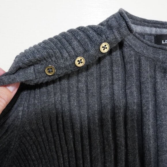 Liz Claiborne Large Knit Sweater - Picture 4 of 8